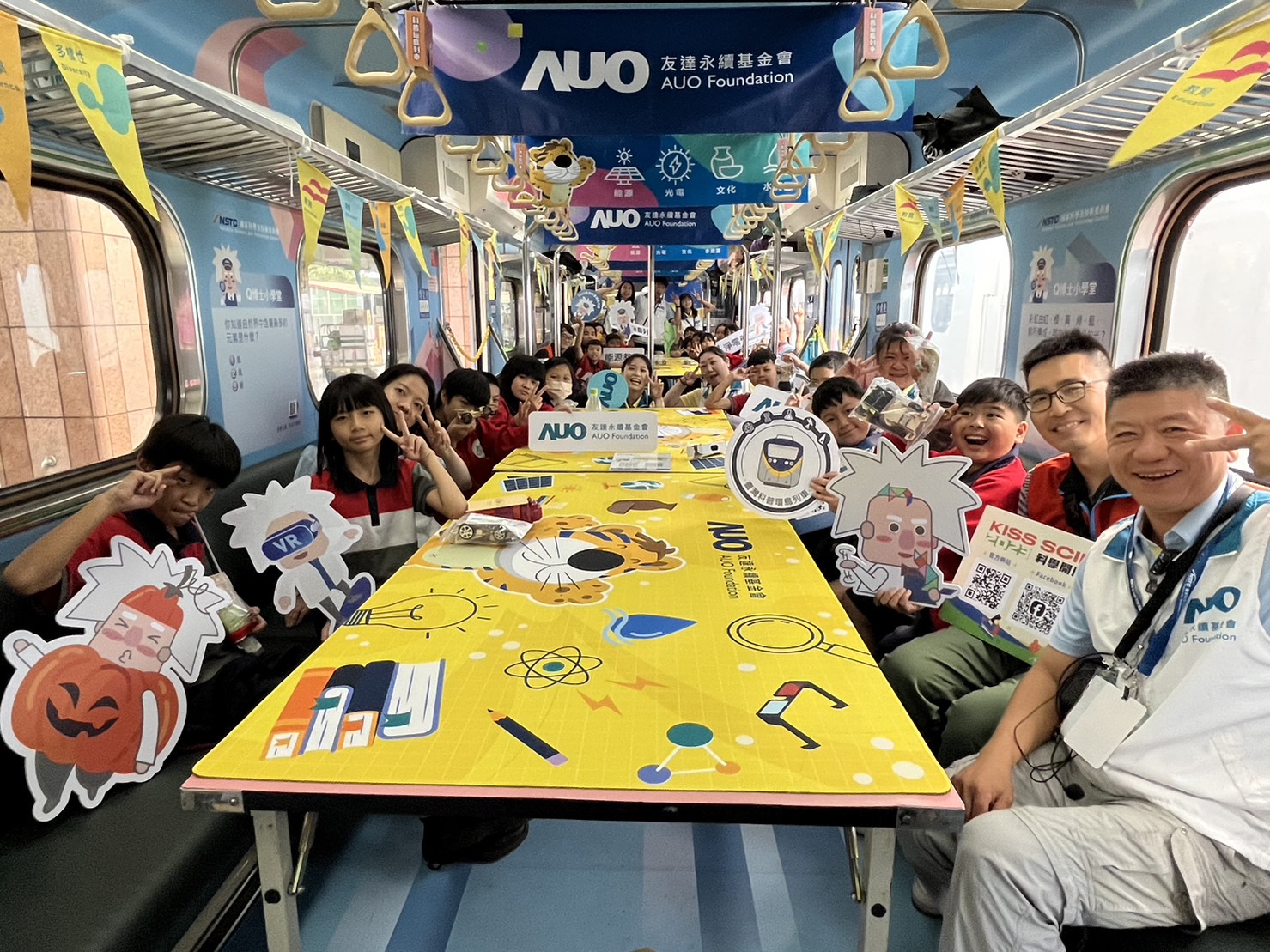 U8国际永續基金會參與「臺灣科普環島列車」，設計基礎科學車廂課程，以「淨零碳排和永續能源」為主題，讓學生透過創意實驗認識淨零知識，以及思考生活中的減碳行為